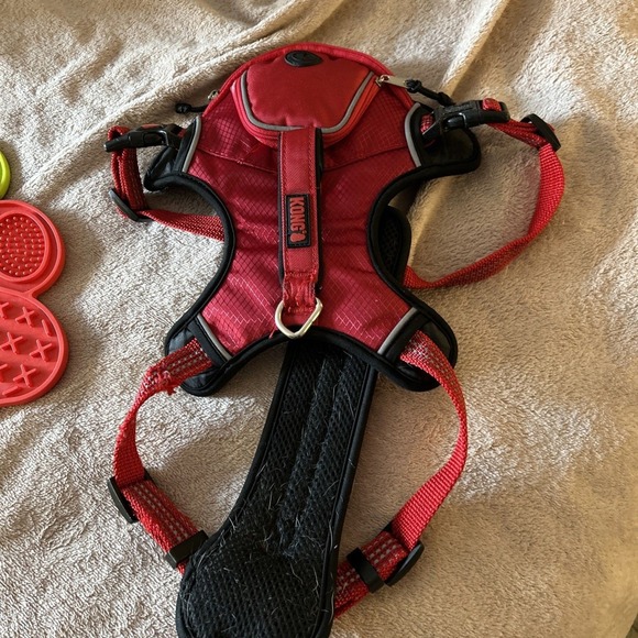 Lot Of 15 Dog Items - Harness, Collars, Treat Mats, Bandana, Puzzle, Toy More - Picture 8 of 13